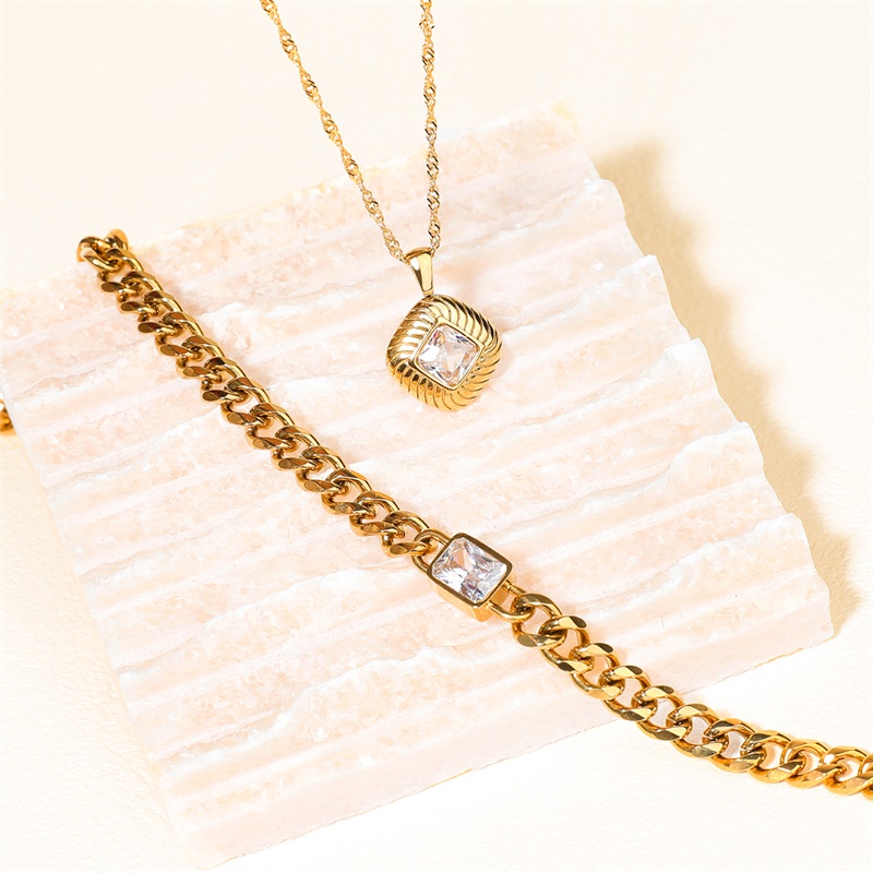 OEM ODM Rhombic Diamond Pendant Necklace N1581-GO