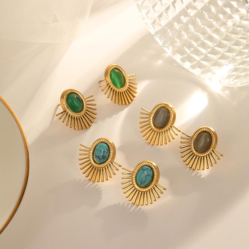 Custom Vintage Gemstone-Inlaid Fan-Shaped Gold Stud Earrings E1479