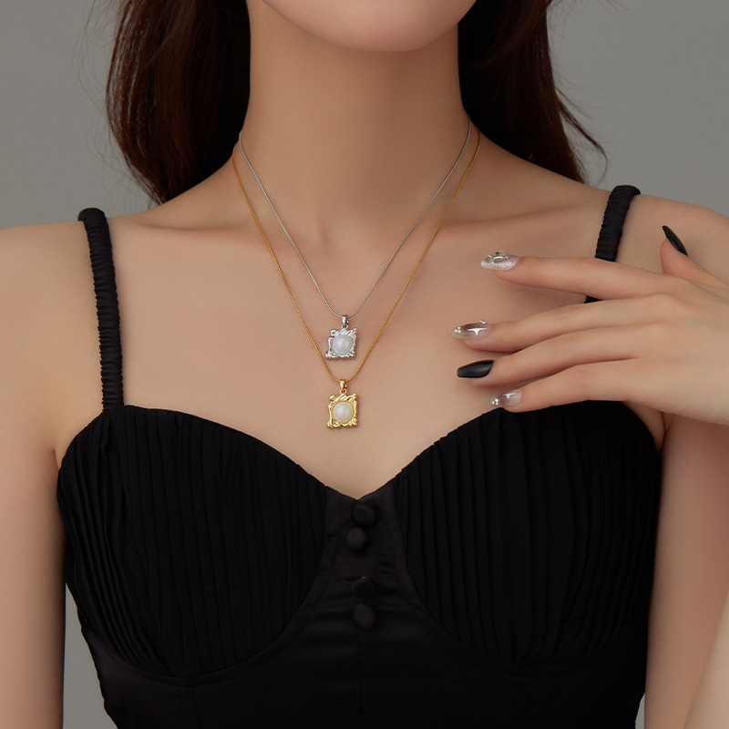 New Trendy Jewellery Wholesale Chain Pearl Drop Necklace Unique Square Charm N2535