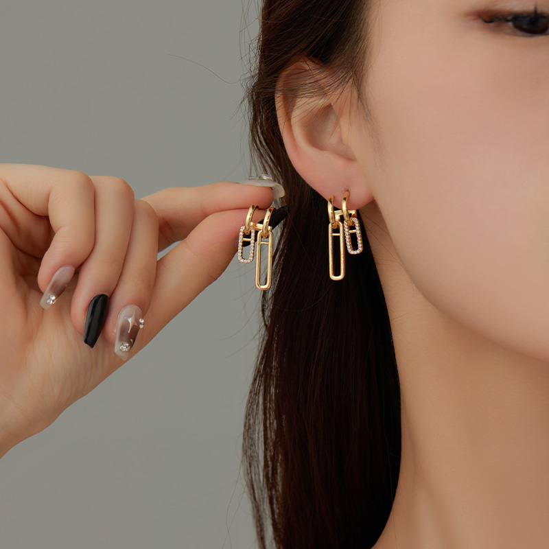 Popular shinny white zircon special stud earrings