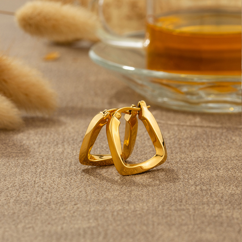 2023 Wholesale Curved Square Huggie Earrings