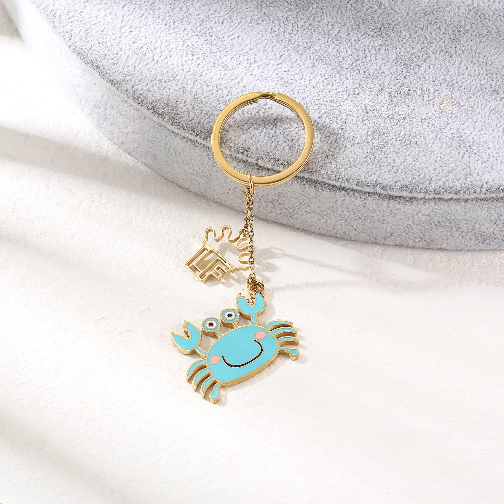 Factory custom animal crab enamel pendant keychain
