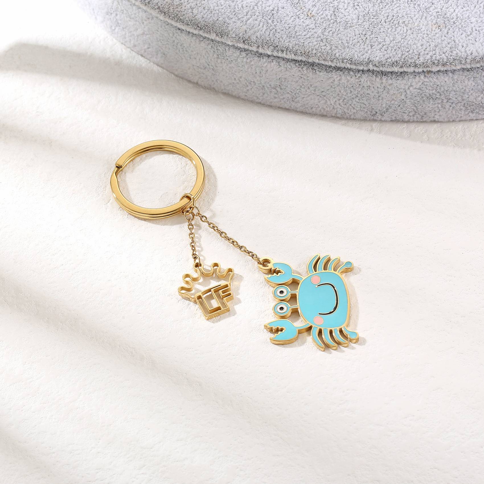 Factory custom animal crab enamel pendant keychain