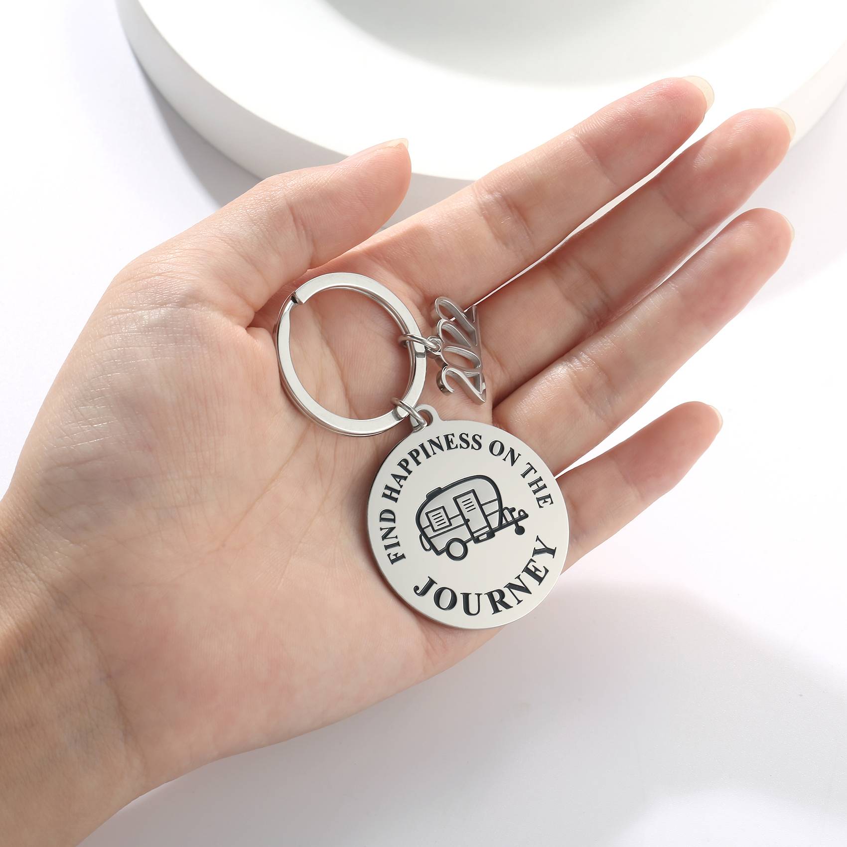 2024 Wholesale round tag pendant keychain custom 